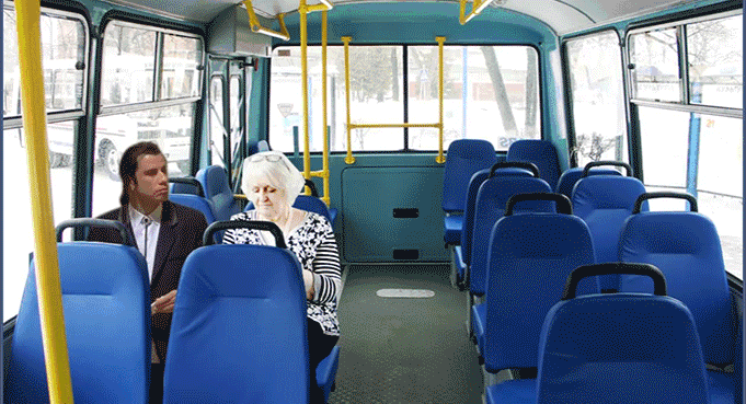 Kiedy jest pusty autobus i jakaś staruszka siada obok ciebie –  