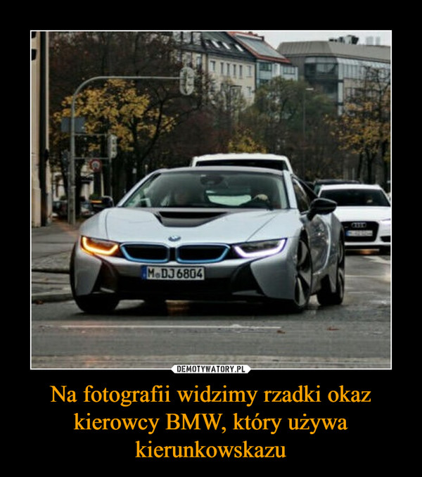 Na fotografii widzimy rzadki okaz kierowcy BMW, który używa kierunkowskazu