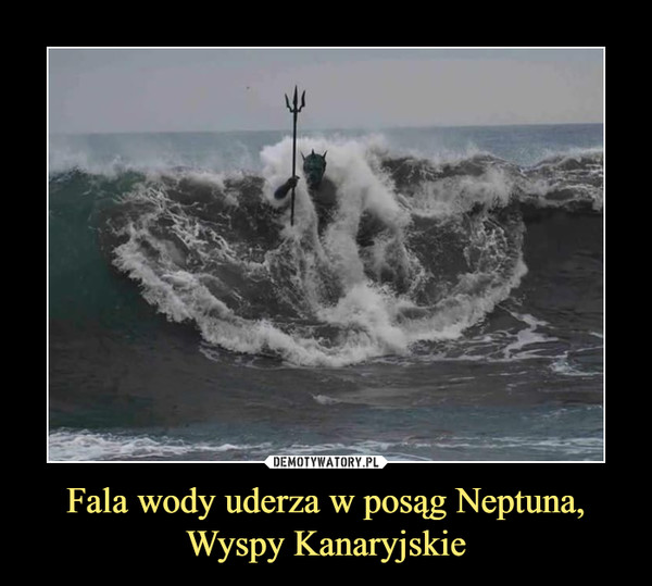 Fala wody uderza w posąg Neptuna, Wyspy Kanaryjskie –  