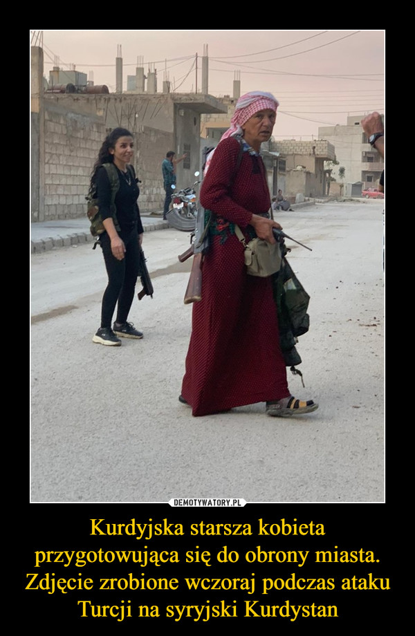 Kurdyjska starsza kobieta przygotowująca się do obrony miasta. Zdjęcie zrobione wczoraj podczas ataku Turcji na syryjski Kurdystan