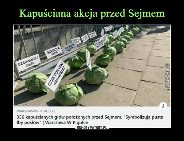  –  warszawawpigulce.pl356 kapuścianych głów położonych przed Sejmem. "Symbolizują pustełby posłów" | Warszawa W Pigułce